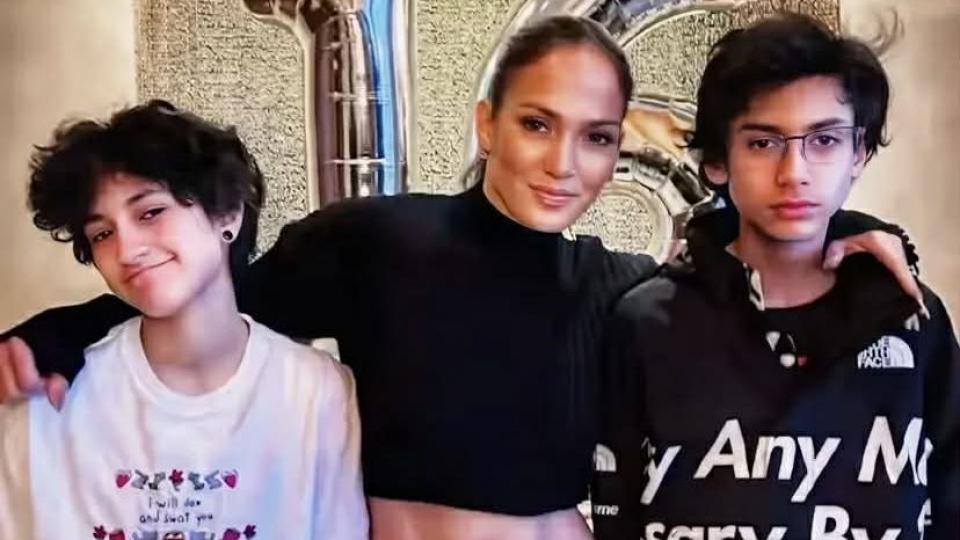 Дженифър Лопес отпразнува пълнолетието на децата си, вижте как изглеждат 18-годишните близнаци