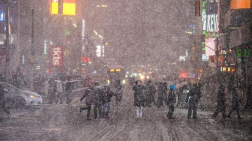 Градът, който никога не спи, спря: Снежната стихия в Ню Йорк в снимки