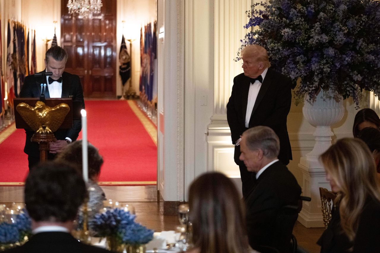 <p>Вечеря под обсада: Тръмп атакува съда и демократите по време на банкет в Белия дом</p>