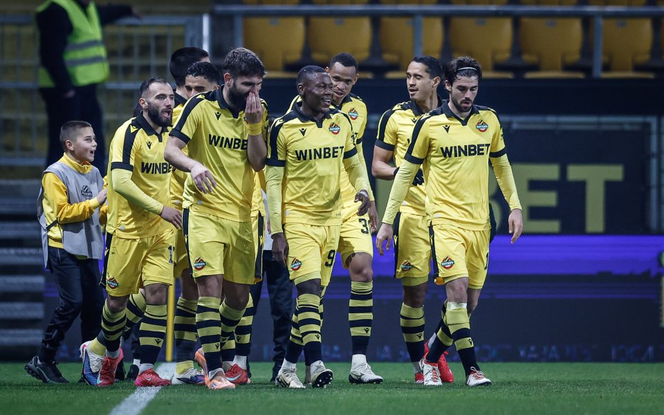 Драма до последно! Десет от Ботев Пд шокираха Лудогорец в сетния миг и направиха огромна услуга на Левски