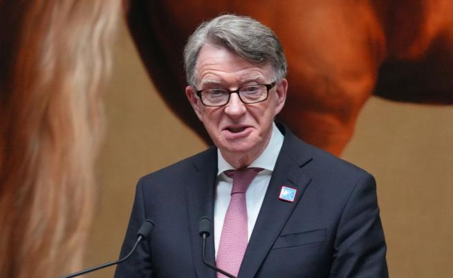 Арестуваха бившия посланик на Великобритания в САЩ заради Епстийн