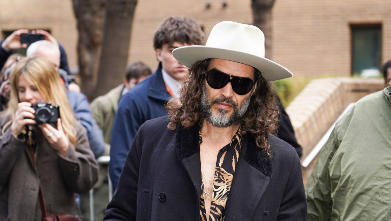 Ръсел Бранд отрече нови обвинения в изнасилване и сексуално насилие