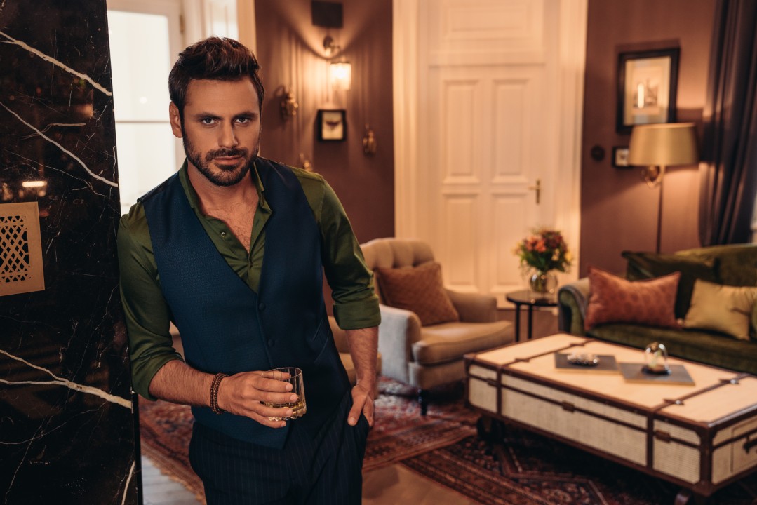 HAUSER –– рок звездата на класическата музика, която обича България!