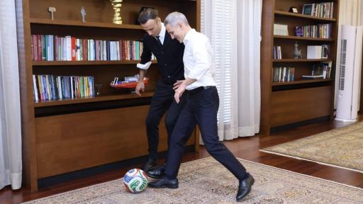 В един отбор: Гюров и Бербатов влязоха в игра в Министерския съвет