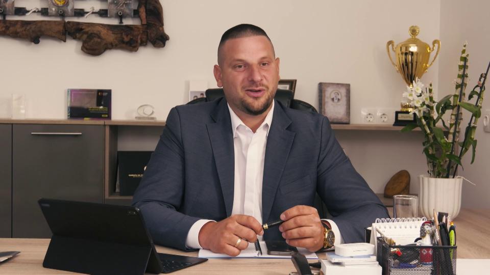 Прикритието на „аватара“ е застрашено в „Шеф под прикритие“