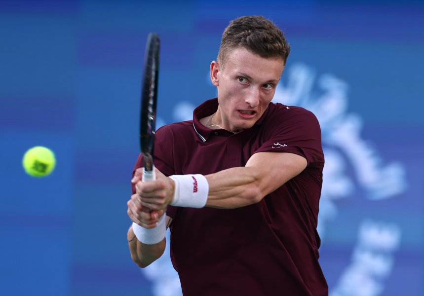 Феликс Оже Алиасим Иржи Лехечка1