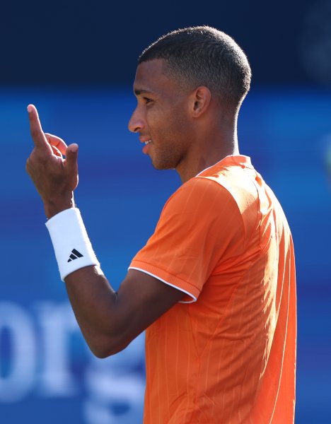 Феликс Оже Алиасим Иржи Лехечка1