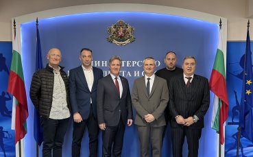 Министър Илиев се срещна с президента на Европейската федерация по водни спортове