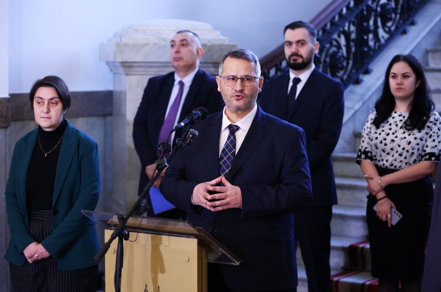 <p>Министър Иван Христанов е известил премиера за заплаха за националната сигурност.</p>