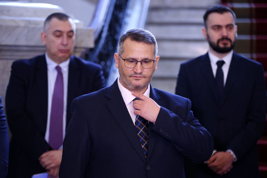 <p>Министър Иван Христанов е известил премиера за заплаха за националната сигурност.</p>