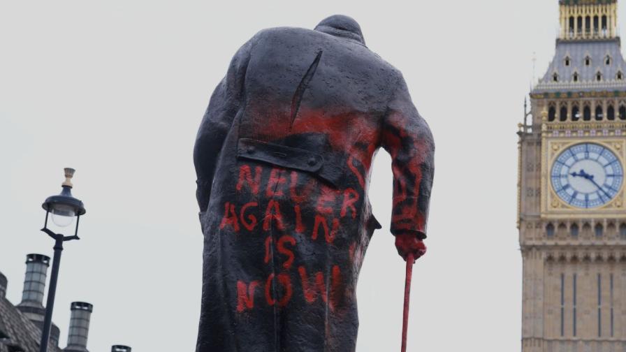 <p>Вандали оскверниха статуята на Чърчил в Лондон&nbsp;</p>