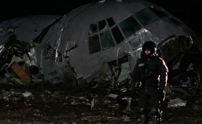 Трагедия в Боливия: Военен самолет с банкноти се разби, поне 20 души загинаха