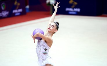 Алекса Рашева се класира за финалите на обръч и на топка в Тарту