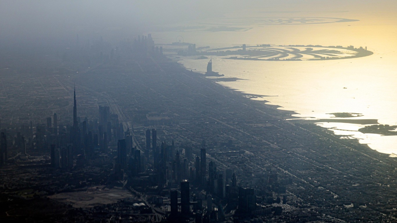 Експлозия и пожар в Палм Джумейра в Дубай след удар от Иран