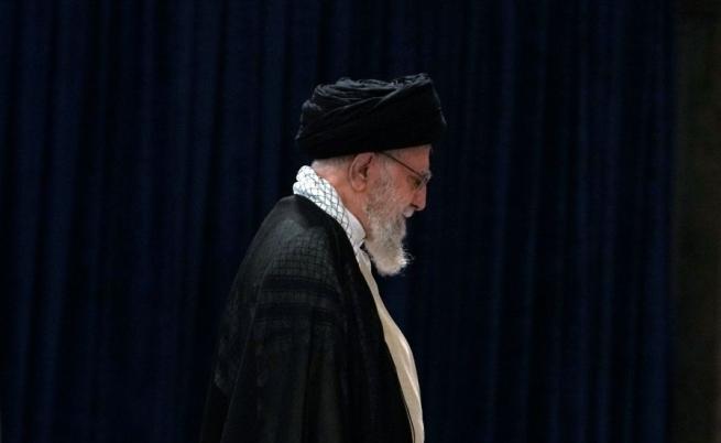 Ирански медии: Съпругата на Али Хаменей е жива