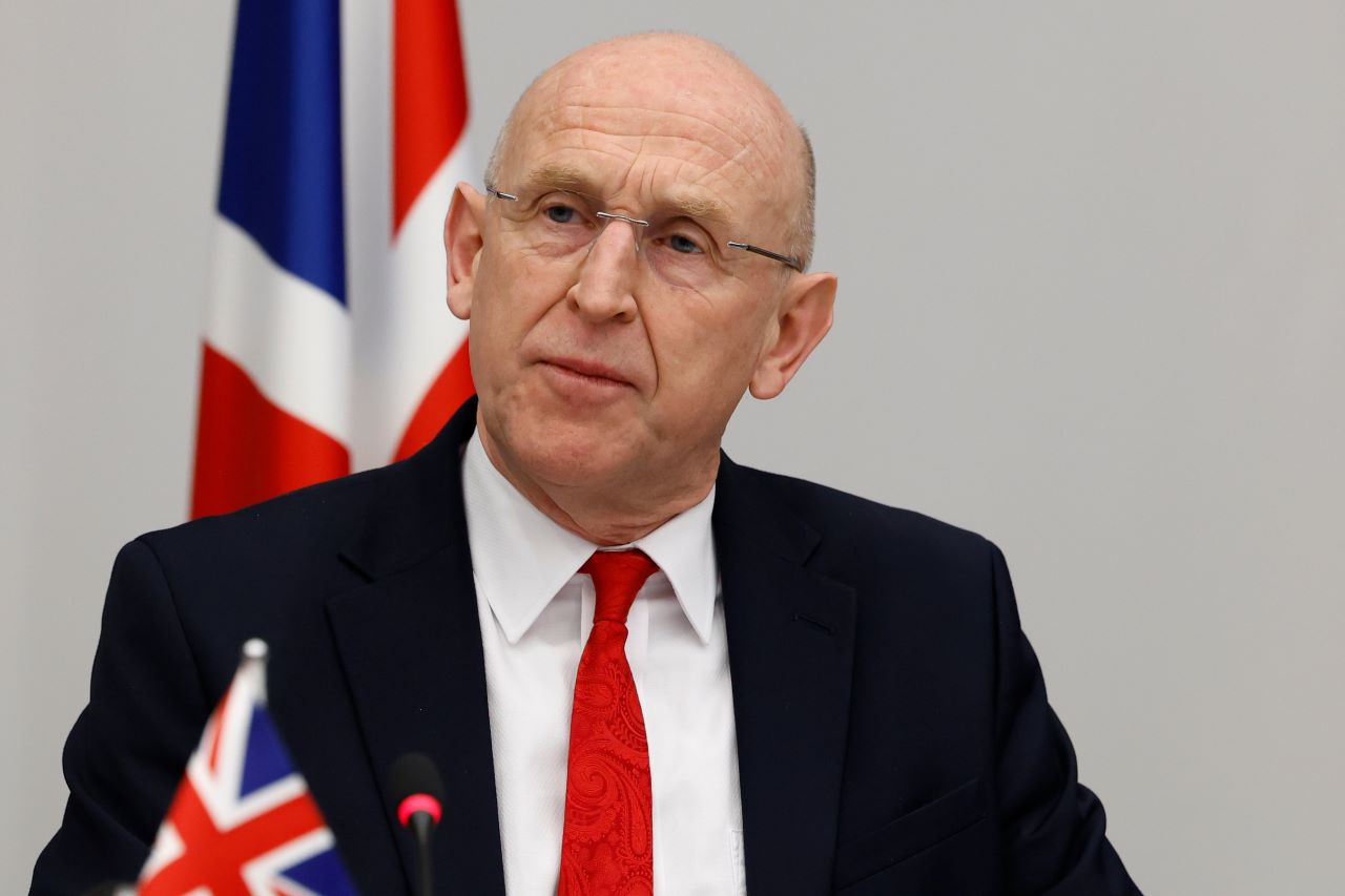 Британският министър на отбраната: Иран е изстрелял две ракети в посока към Кипър