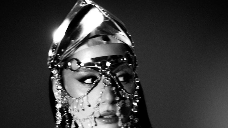 Михаела Маринова превръща напрежението в броня в „Under pressure“