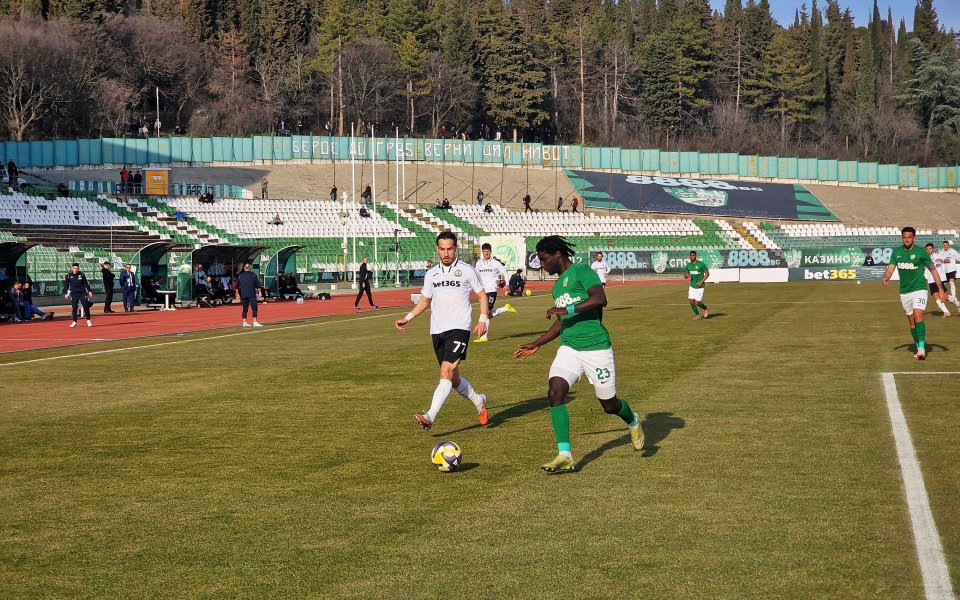 Славия ритна 10 от Берое към бездната, 19-годишен блести за 