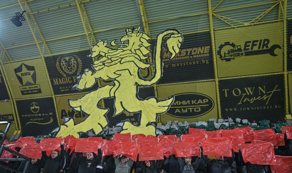 Хореографията на феновете на Ботев Пловдив по случай Националния празник1