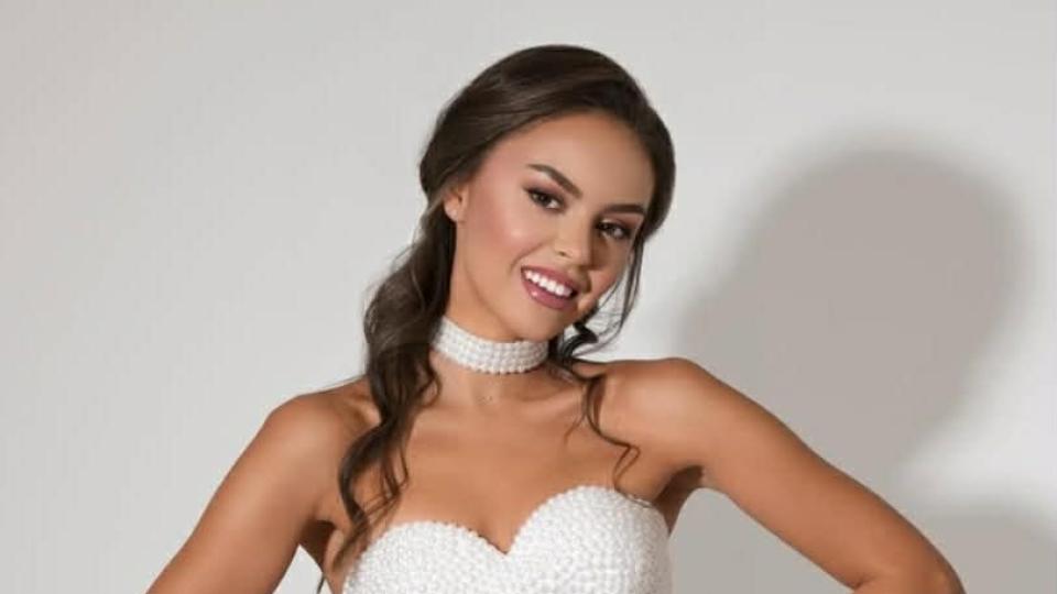 Фенове обзавеждат новия дом на Виктория Капитонова