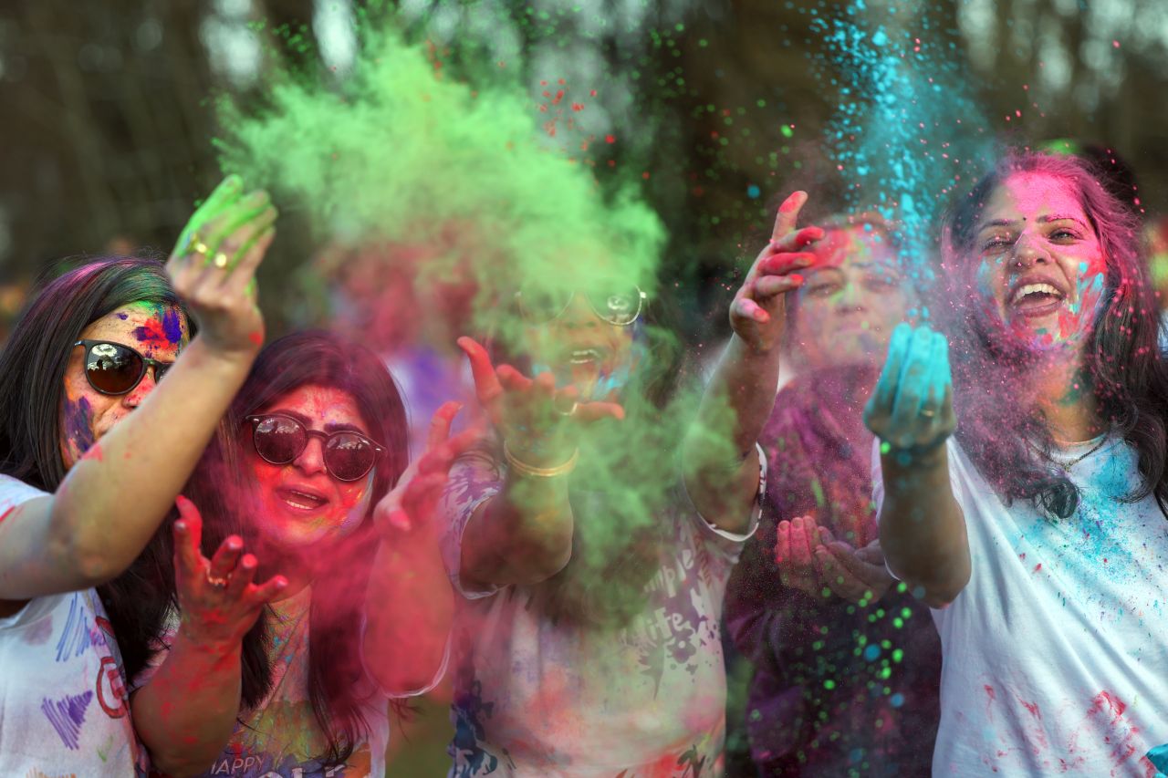 <p>Холи е тържество на духа, в което древните легенди и експлозията от цветове се сливат, за да ни напомнят, че прошката, новото начало и споделената радост нямат граници</p>