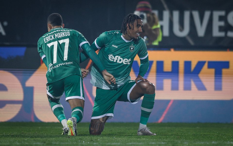 Битка за титлата ще има! Лудогорец удари Левски