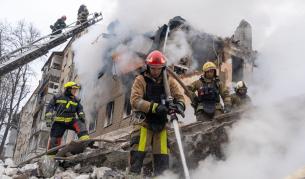 Пожари и ранени след серия атаки в Харков и гранични райони