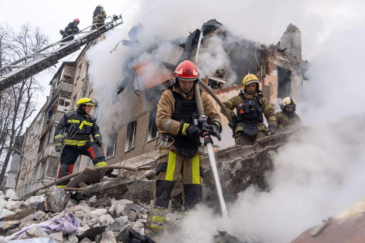 Десет жертви, включително деца, при руски удари в Харков