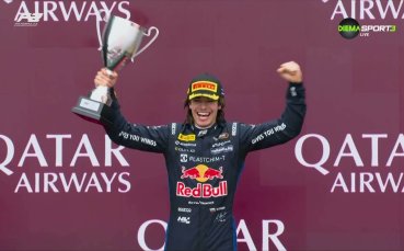 Награждаване на Никола Цолов след триумфа му за Гран при на Австралия във Формула 2