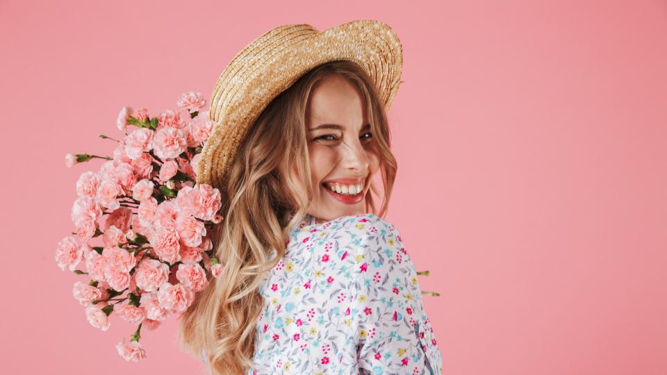 Честит празник, нежни цветя! 8 красиви и вечни стиха за жената