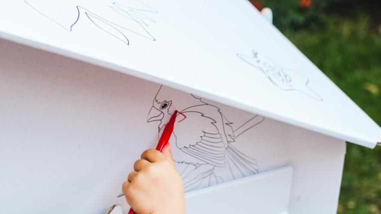 Как да задържим тодлърите ангажирани: картонени къщи вместо екранно време