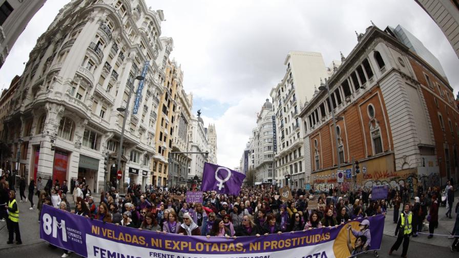 Хиляди протестираха по света за правата на жените