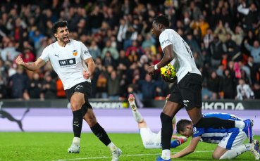 Валенсия ликува в огромна драма с дузпи, обрати и червени картони