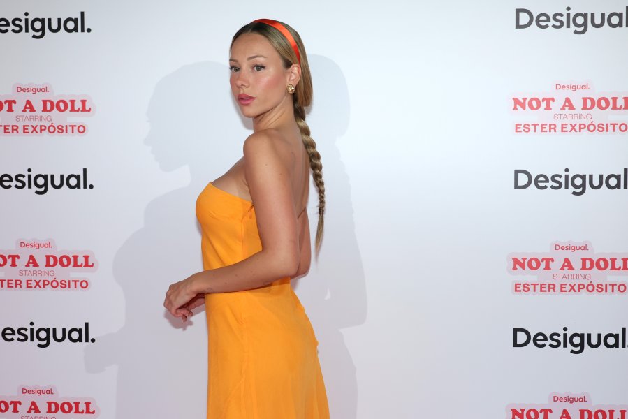 Естер Еспосито1