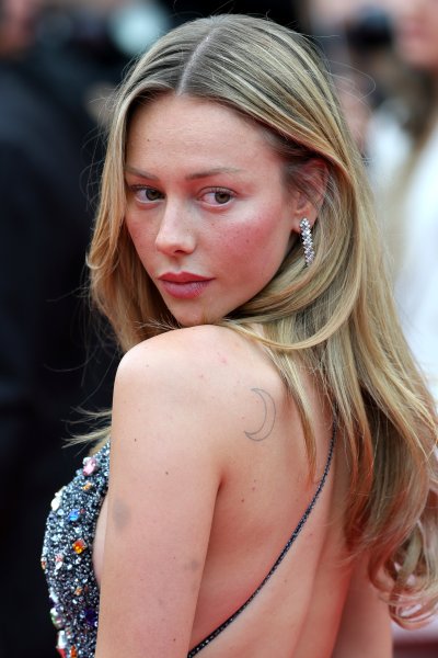 Естер Еспосито1