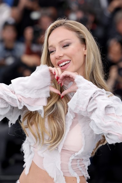 Естер Еспосито1