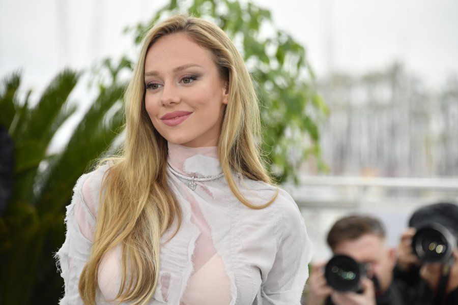 Естер Еспосито1