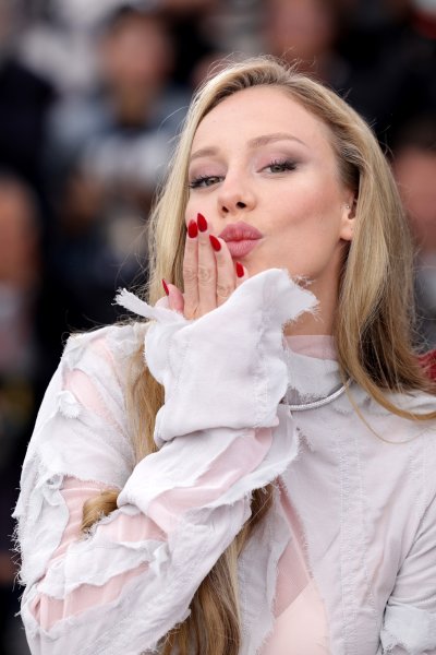 Естер Еспосито1