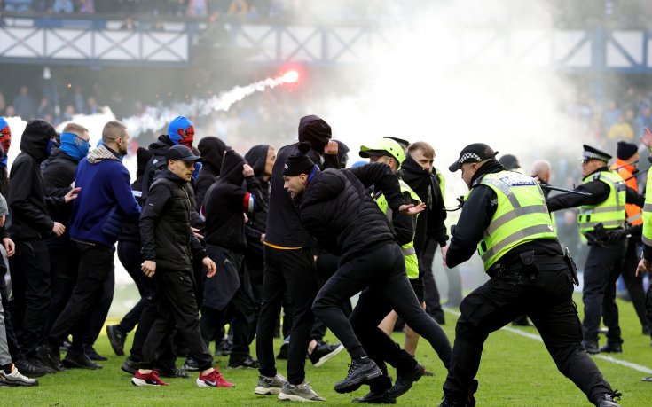 Сериозни арести след здравия бой на дербито между Рейнджърс и Селтик (снимки + видео)