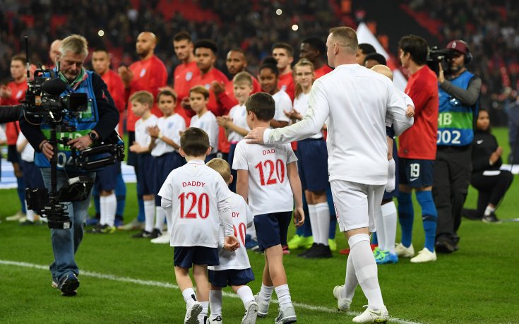 Рууни подписа важен договор