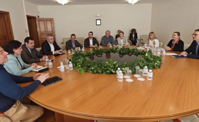 Държавата следи цените на горивата, Трайков разговаря с петролния бранш