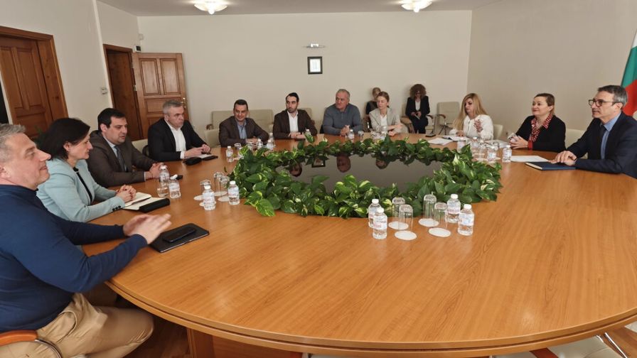 Държавата следи цените на горивата, Трайков разговаря с петролния бранш