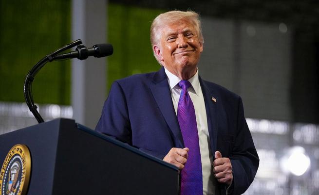 „Имаме ли лекар в залата?“: Доналд Тръмп прекъсна речта си, за да спаси припаднала жена