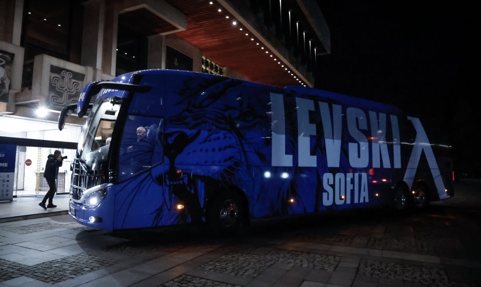 Клубните автобуси на Левски и ЦСКА