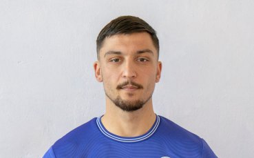 Капитанът на Етър подписа нов договор