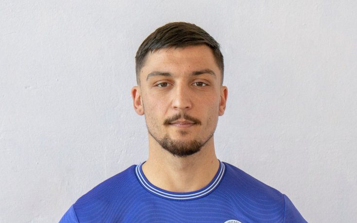 Капитанът на Етър подписа нов договор