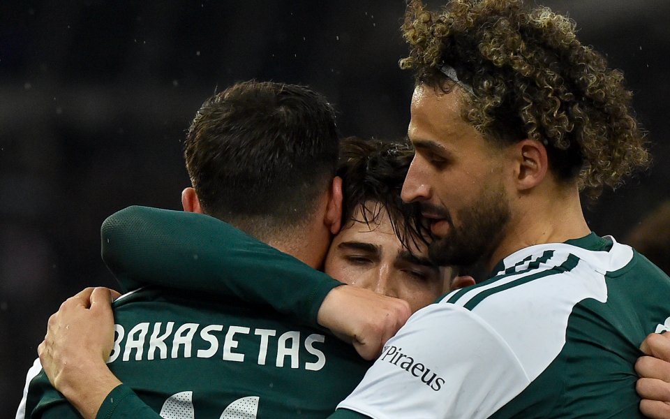 Панатинаикос излъга Бетис с дузпа, двата тима завършиха с по 10 души