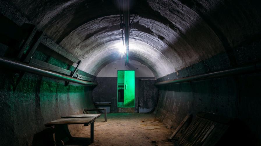 Мъж зарови „Боинг 737“ в градината си, за да го използва като ядрен бункер