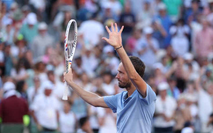 Медведев детронира световния номер 1 и ще спори със Синер във финала на Индиън Уелс