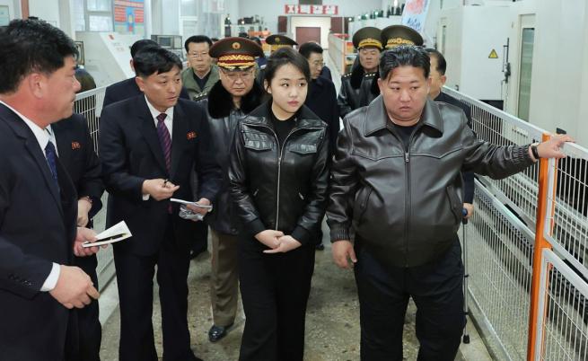 „Враговете да внимават“: Ким Чен Ун тества ракети, способни да носят тактическо ядрено оръжие